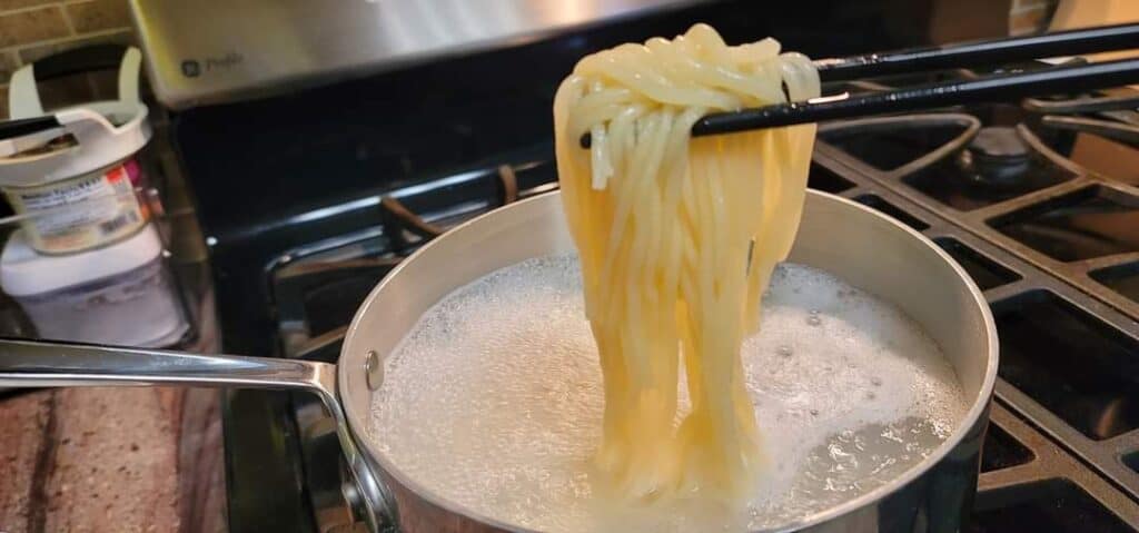 How to prepare ramen noodles